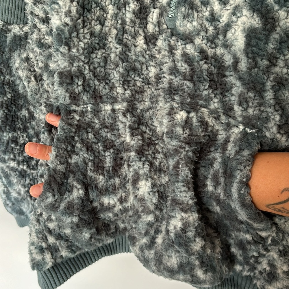 JoyLab Fuzzy Sweatshirt - Picture 5 of 8